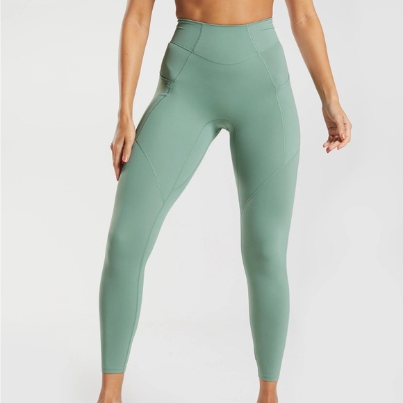 Whitney Simmons - Whitney Everyday Pocket Legging in Leaf Green - Picture 1 of 8